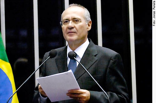 Na tribuna do Senado, Renan pediu pressa ao governo para ajuda aos desabrigados