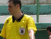 O árbitro da partida Marcos André