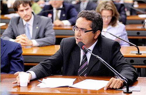 Francisco Tenório quer incluir delegados nos textos das duas PEC's