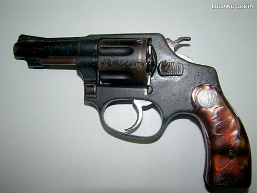 Revólver, calibre 32 apreendido