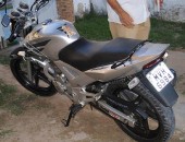 Uma motocicleta pertencente a Edinho também foi apreendida