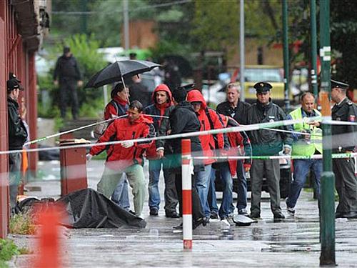 Polícia e resgate interditaram região onde ocorreu o ataque de um homem na capital da Eslováquia (Foto: Samuel Kubani