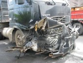 Acidente entre Fiorino e Carreta deixou duas pessoas mortas na BR-101