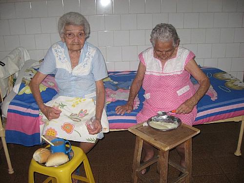Casa do Pobre em Maceió abriga idosos carentes de todo o Estado