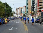 Atletas profissionais e amadores movimentaram a orla de Pajuçara e Ponta Verde