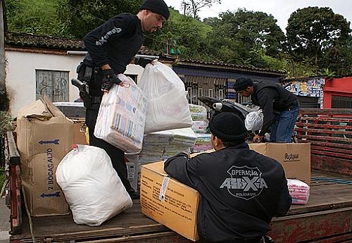 Policiais apreenderam material na casa do prefeito de Santana do Mundaú