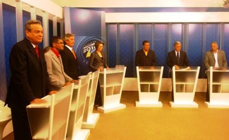 Candidatos ao Governo participam de debate de TV