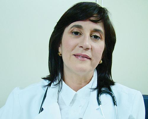 Cláudia Falcão, médica intensivista da Santa Casa de Maceió