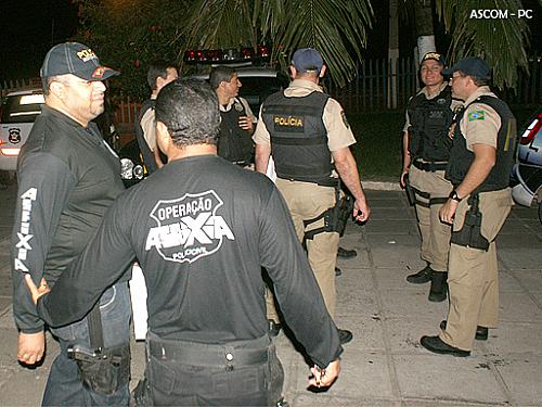 Policiais civis e agentes da PRF participam da operação no Sertão