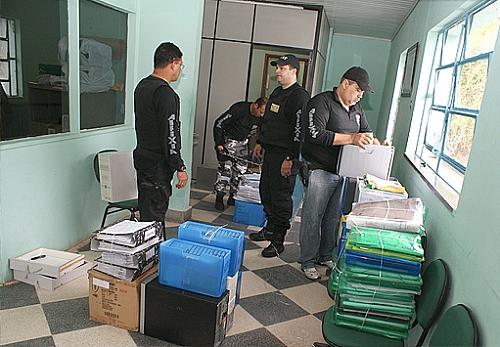 Na Prefeitura do município foram recolhidas pastas com documentos fiscais e CPUs