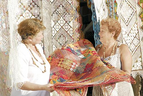 Turistas visitam artesanato do Pontal da Barra