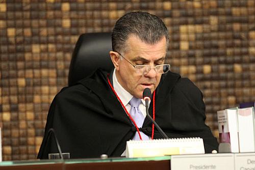 Desembargador Sebastião Costa vota pela reforma da sentença mas não anula julgamento