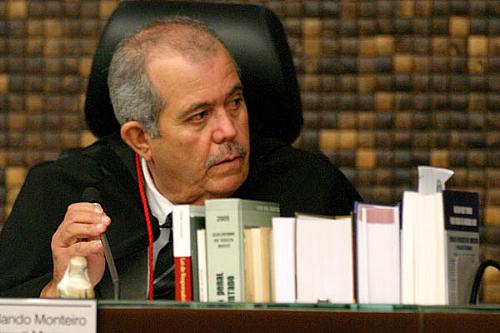 Juiz convocado Celyrio Adamastor Accioly, relator