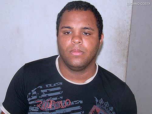 Elizeu dos Santos Nestor Júnior é acusado de furtar o notebook da casa de sua irmã