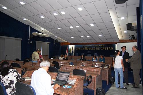 Plenário vazio em audiência pública para discutir LDO na Câmara de Maceió