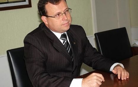 Advogado Adriano Avelino