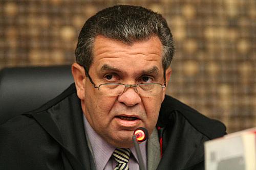 Desembargador Washington Luiz Damasceno Freitas, relator do processo