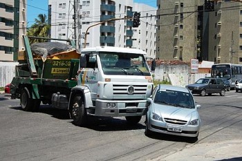 Trânsito está lento na Avenida João Davino