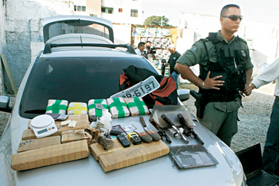 Provas do crime: em agosto último, a Polícia encontrou muitas drogas e armas roubadas na Cearamor