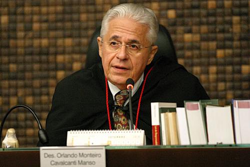 Desembargador Orlando Monteiro Cavalcanti Manso, relator do processo