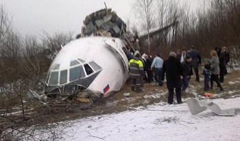Foto feita por celular de testemunha mostra o Tupolev da Dagestan Airlines após pouso de emergência em Moscou