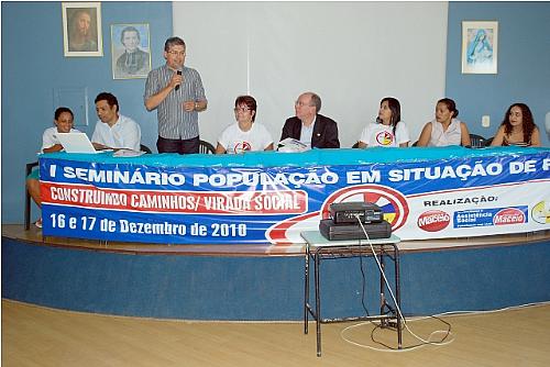 Secretário Francisco Araújo discursa durante o seminário