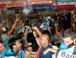 Gremistas comemoram vitória argentina em Porto Alegre