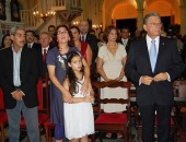 Governador reeleito acompanha missa com familiares