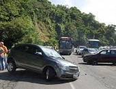 Acidente na ladeira Geraldo Melo deixa o trânsito congestionado
