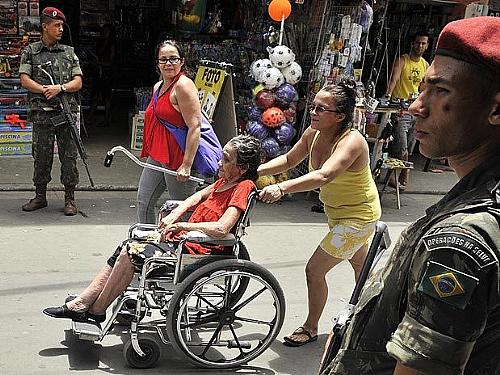 Militares do Exército deverão assumir policiamento no Complexo do Alemão, no Rio de Janeiro