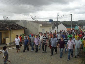 Servidores de São José da Laje cobram 13º e salários atrasados