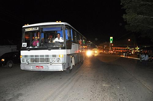 Caravana com 20 ônibus viaja de Taquarana ao Juazeiro do Norte