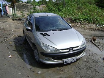 Peugeot/206 de cor prata, ano 2008
