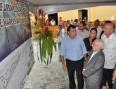 Fotos 02 – Ministro e senador Renan observam as obras de urbanização na orla da Lagoa Manguaba