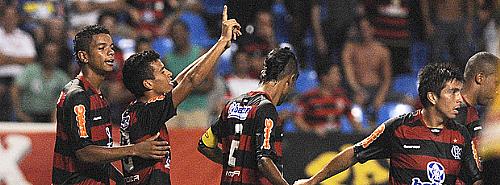 Vander comemora o primeiro gol do Flamengo