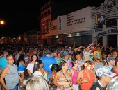 Jaraguá Folia reuniu milhares de pessoas na noite desta sexta, no bairro de Jaraguá