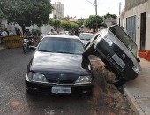 O Uno estava estacionado em uma rua do centro de Fernandópolis