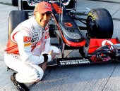 Hamilton exibe a mensagem em homenagem a Kubica antes dos testes em Jerez