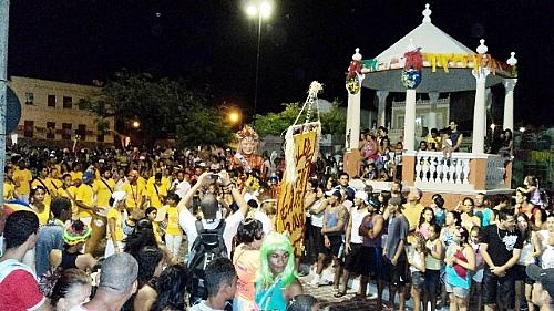 Abertura do carnaval de Penedo foi marcado pela mistura de ritmos