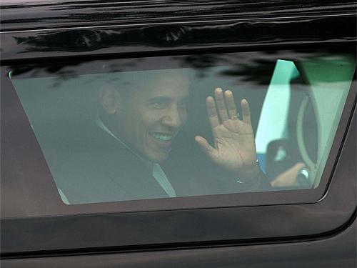 Obama chegou à Cidade de Deus acompanhado da mulher e das filhas por volta de 11h15