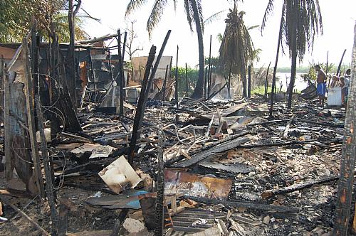 Vários barracos foram destruídos pelo incêndio
