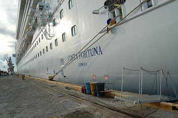 Navio de bandeira italiana Costa Fortuna