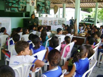 Escolas visitam Batalhão Ambiental