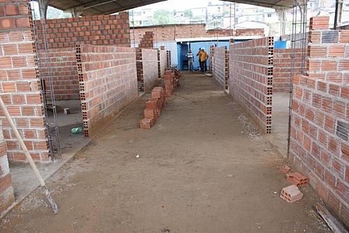 Galpão hoje onde está sendo construída uma nova escola para a comunidade do Mutirão