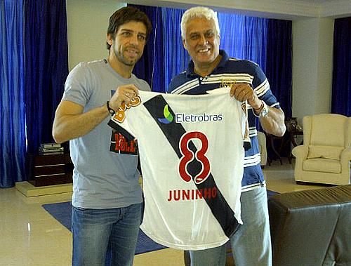 Juninho Pernambucano recebeu o presidente Roberto Dinamite no Qatar
