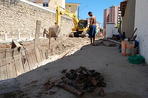Ossada foi encontrada durante escavações no bairro de Ponta Verde