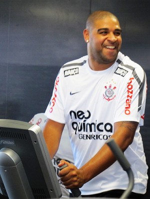 Adriano no primeiro treino no Corinthians