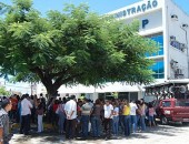 Servidores protestam na sede da Secretaria de Finanças de Maceió