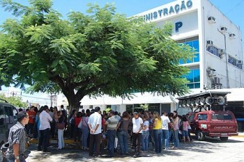 Servidores municipais protestaram em frente a sede da Secretaria de Finanças de Maceió