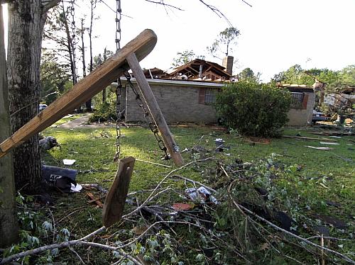 Desde quinta-feira (14), 20 tornados foram registrados no país, deixando 16 mortos